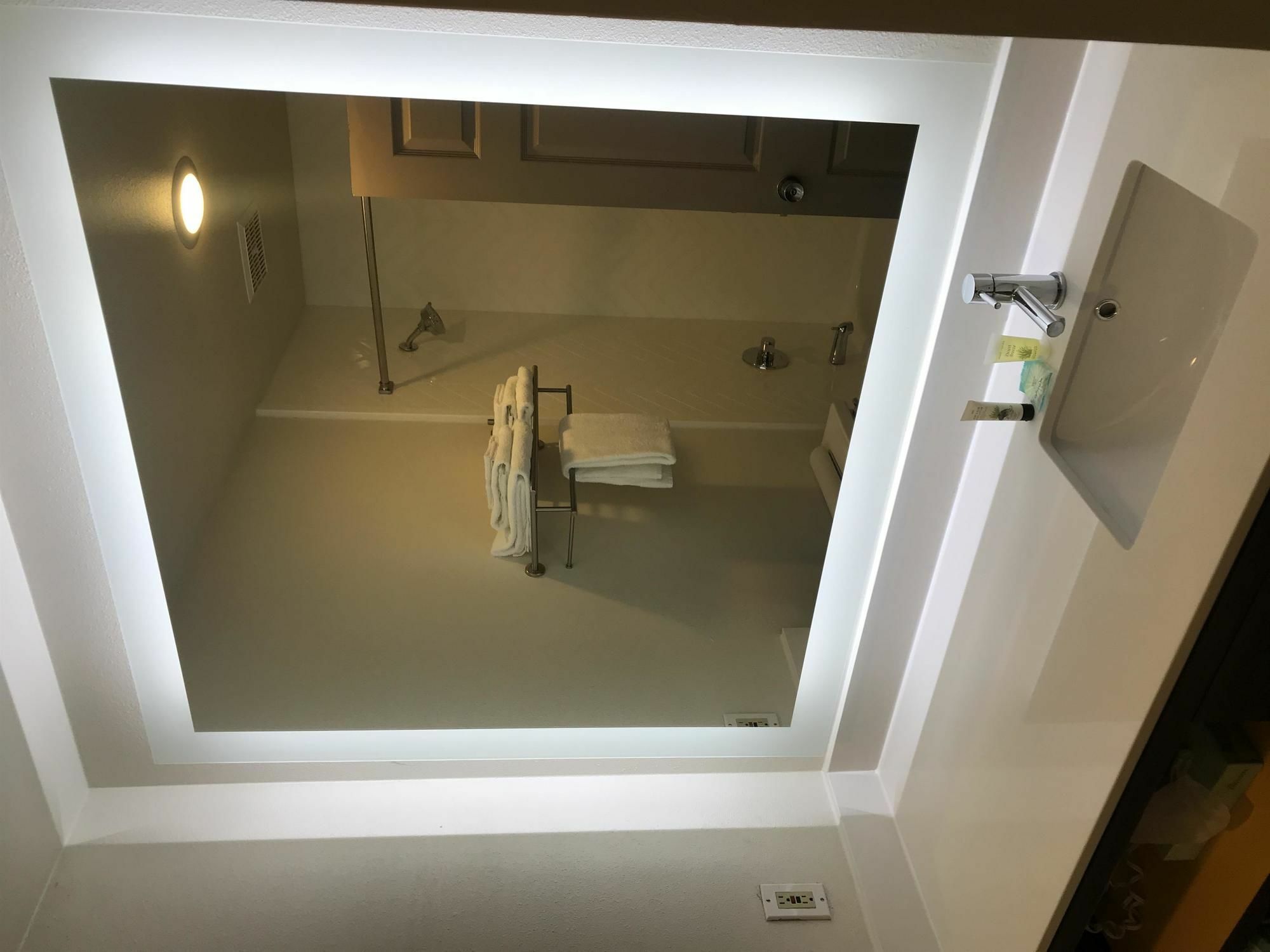 Holiday Inn Tacoma Mall By Ihg Экстерьер фото